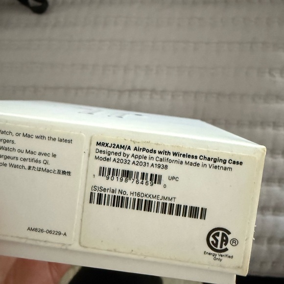 Apple AirPods Second Generation with Lily Pulitzer Case EUC - Picture 7 of 7